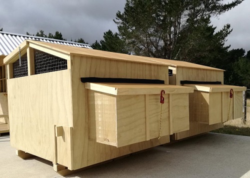 10 hen house - ready to be shipped